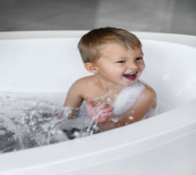 Top Tips - bullet points plus baby in tub image Top Tips - bullet points plus baby in tub image